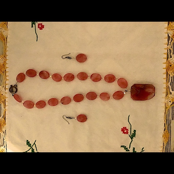 Marble necklace and earrings set - Picture 4 of 7